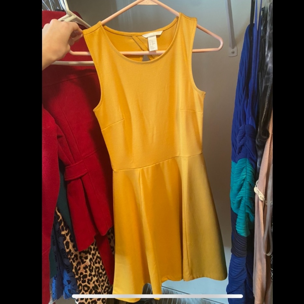 yellow dress